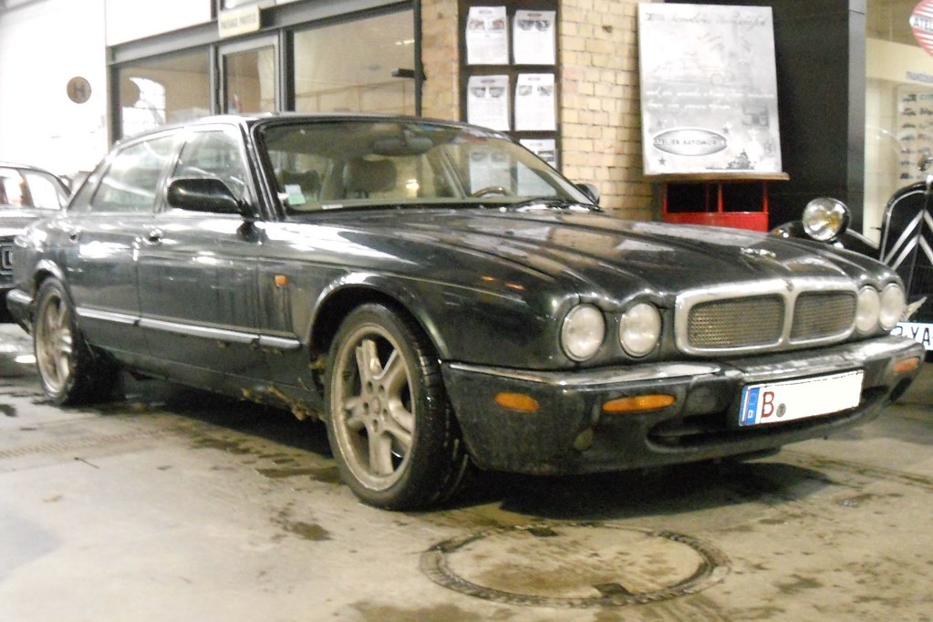 download Jaguar XJ8 workshop manual