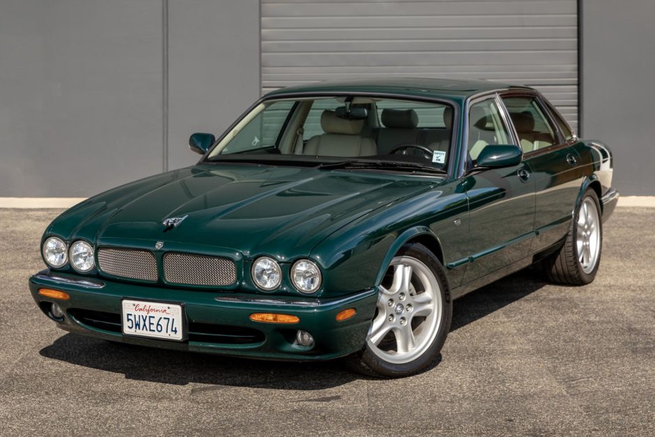 download Jaguar XJ8 workshop manual