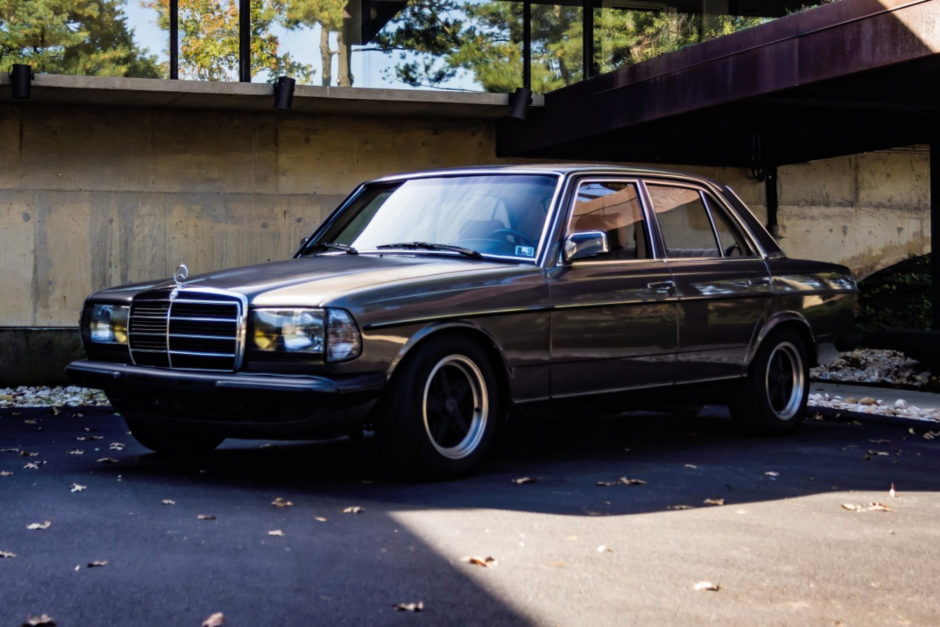 download Mercedes Benz 300D workshop manual