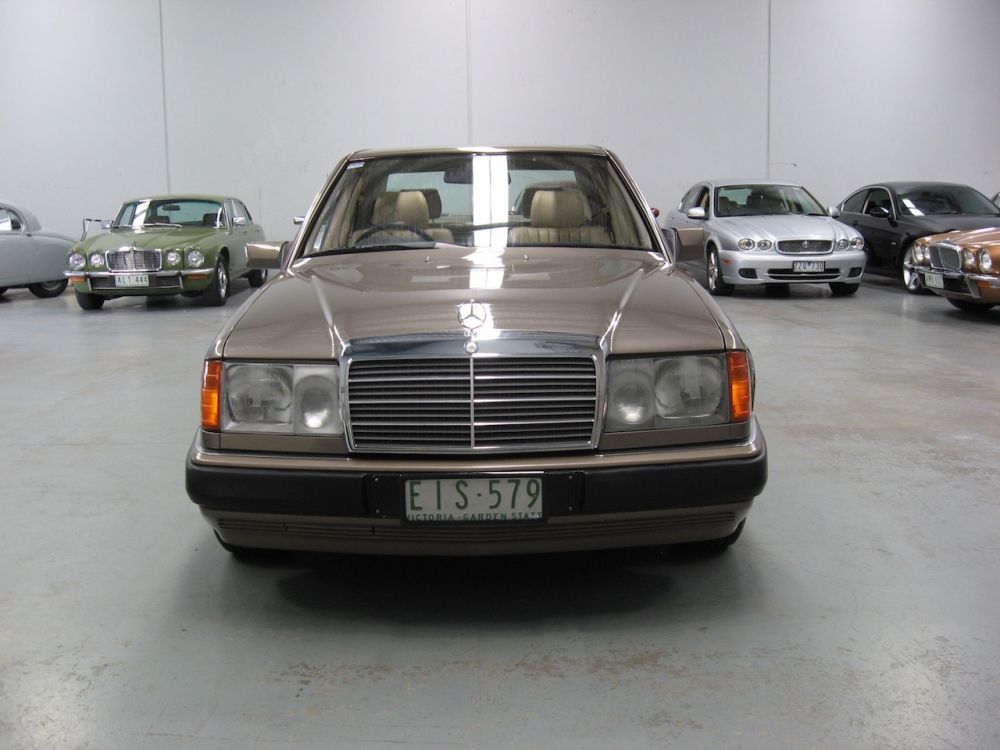 download Mercedes Benz 300D workshop manual