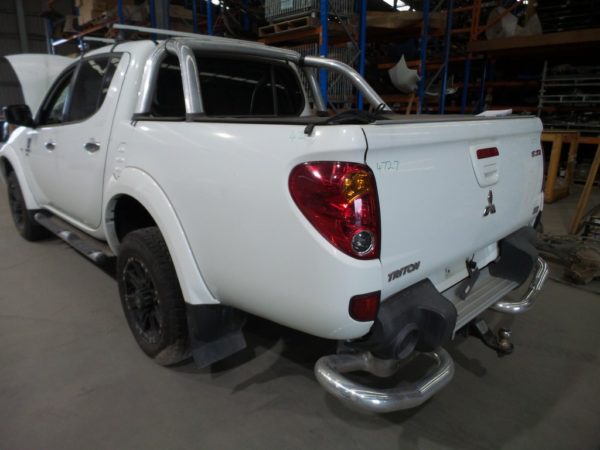 download Mitsubishi Triton workshop manual